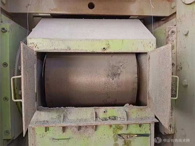 轉(zhuǎn)讓:二手大宏立1410高壓輥磨機(jī)