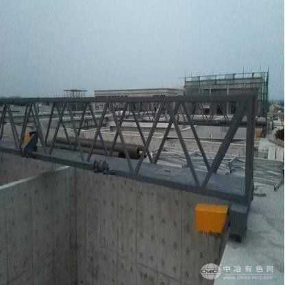 行車式提耙刮泥機(jī)
